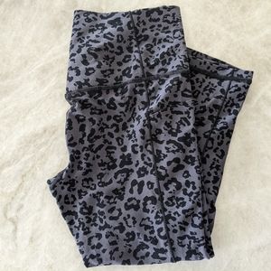 Athleta salutation II Capri leggings